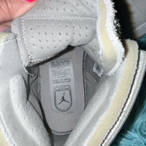 SWEET!!Worn 1x Jordan One’s Zoom Air Comfort Gray w/ Silver. Women’s size 10.5 - Picture 3 of 10